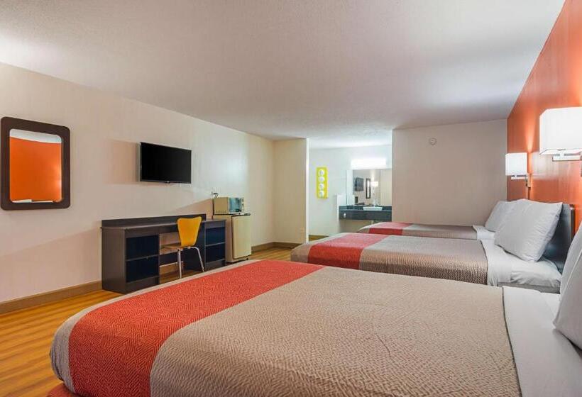 חדר דלוקס לארבעה, Motel 6 Cleveland, Tn