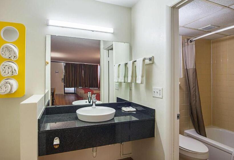 חדר דלוקס לארבעה, Motel 6 Cleveland, Tn