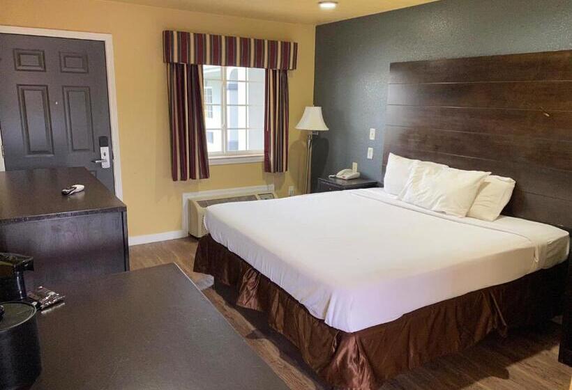חדר סטנדרט עם מיטת קינג, Woodridge Inn And Suites