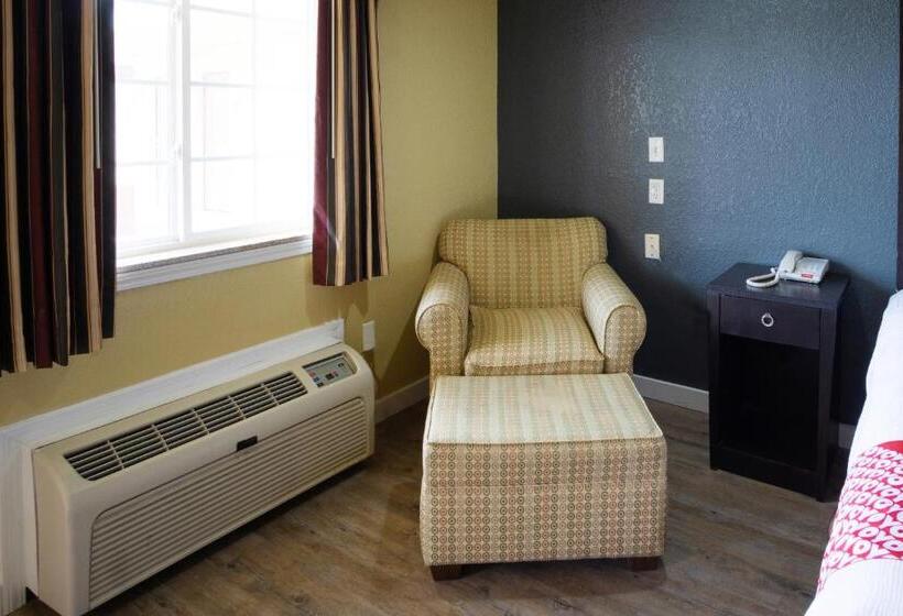 장애인을 위한 킹사이즈 침대 스탠다드 룸, Woodridge Inn And Suites