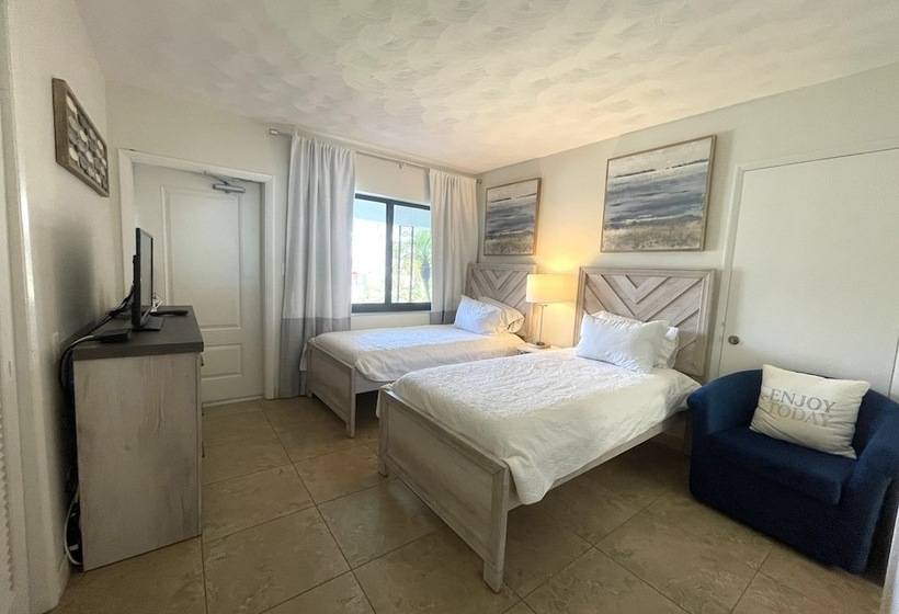 إستوديو قياسى, Tropic Isle Beach Resort