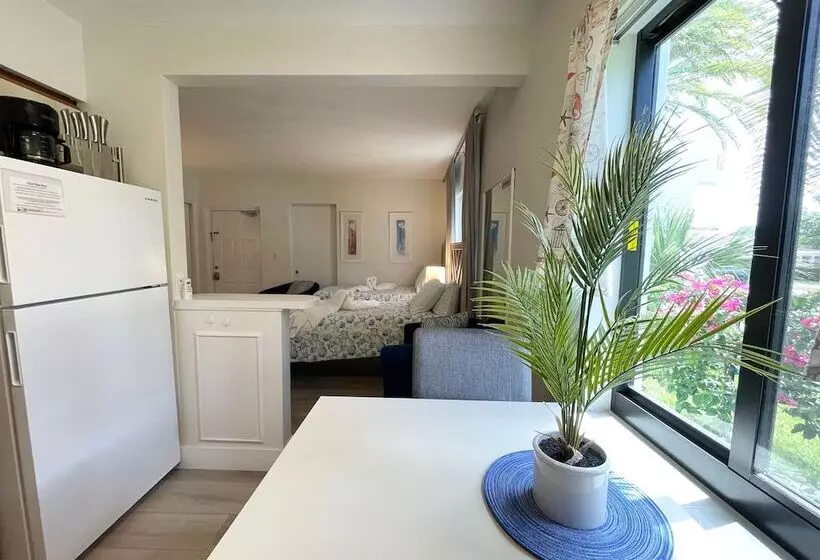 スタンダードスタジオ, Tropic Isle Beach Resort