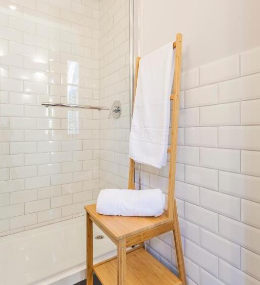 Номер Стандарт Четырехместный Совместный Санузел, Hostel Sóller