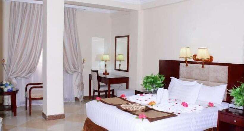 Номер Deluxe, Desta International