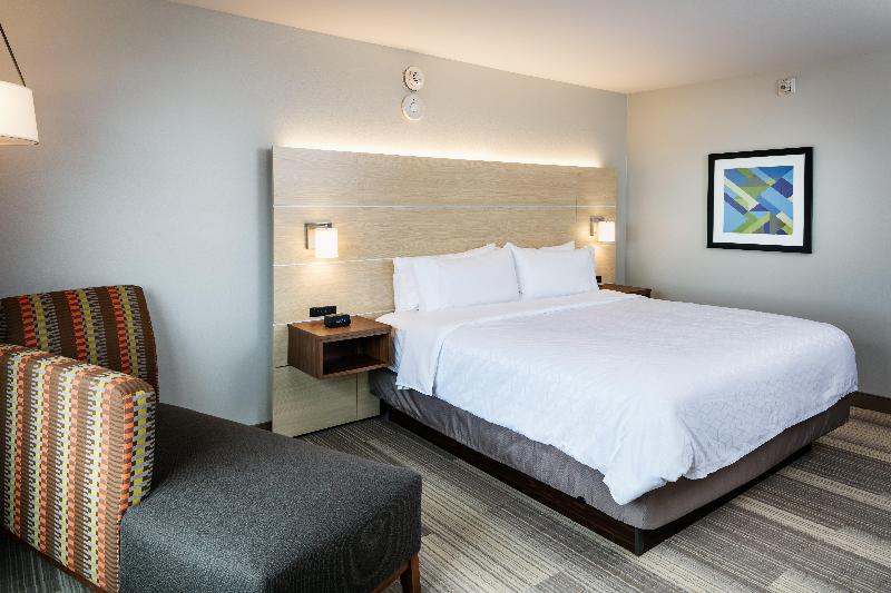 适合残疾人士使用的带超级大床的标准间, Holiday Inn Express & Suites   Bend South, An Ihg