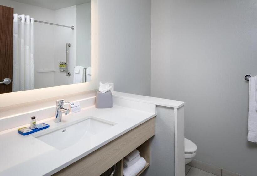 适合残疾人士使用的带超级大床的标准间, Holiday Inn Express & Suites   Bend South, An Ihg