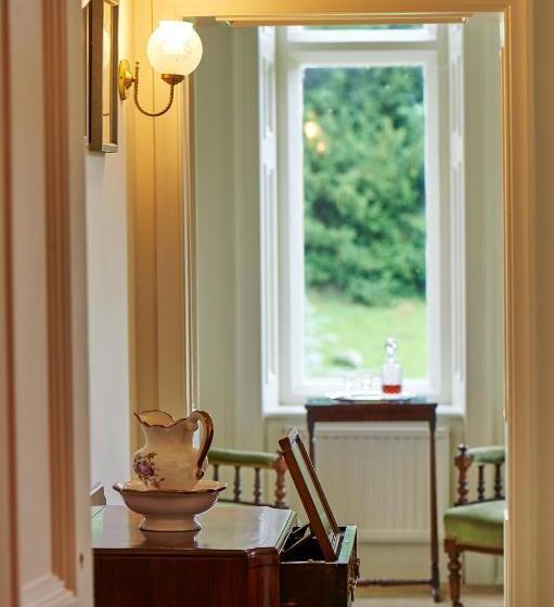 Номер Стандарт, Pale Hall