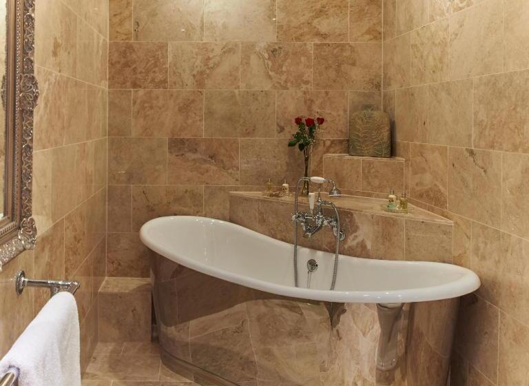 Superior Suite, Pale Hall