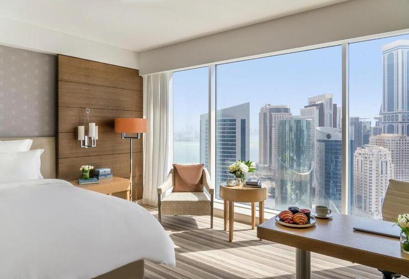 اتاق اجرایی با تخت بزرگ, Pullman Doha West Bay