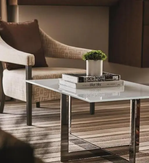 اتاق اجرایی با تخت بزرگ, Pullman Doha West Bay