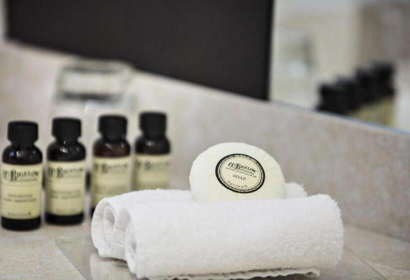 اتاق اجرایی با تخت بزرگ, Pullman Doha West Bay