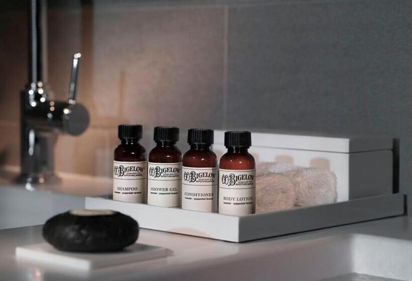 اتاق اجرایی با تخت بزرگ, Pullman Doha West Bay