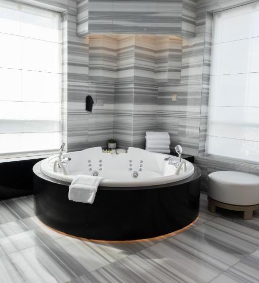 1 Bedroom Penthouse Apartment, Pullman Doha West Bay