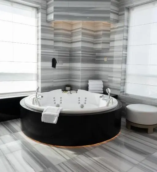 1 Bedroom Penthouse Apartment, Pullman Doha West Bay