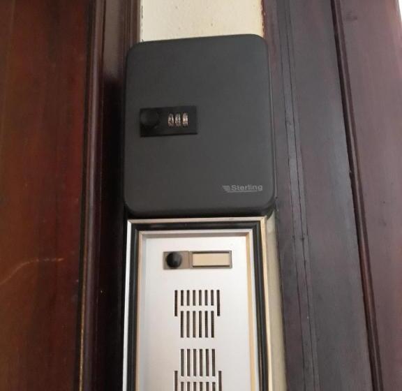 اتاق استاندارد با سرویس بهداشتی مشترک, Lisbon Garden Flower