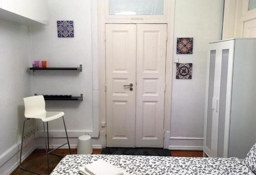 اتاق استاندارد با سرویس بهداشتی مشترک, Lisbon Garden Flower