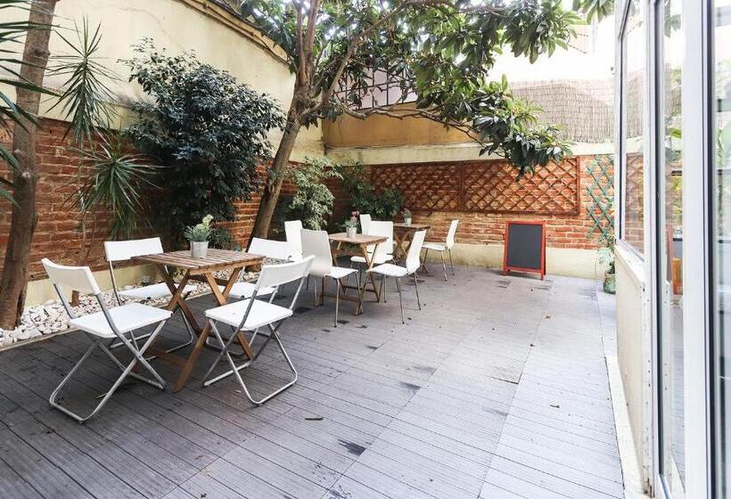 اتاق استاندارد با سرویس بهداشتی مشترک, Lisbon Garden Flower