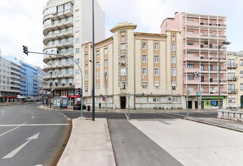 اتاق استاندارد با سرویس بهداشتی مشترک, Lisbon Garden Flower