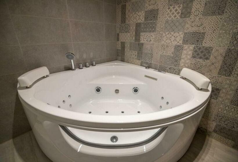 Suite Deluxe, قولدن سكوير طريق الرياض Golden Square Riyadh Road