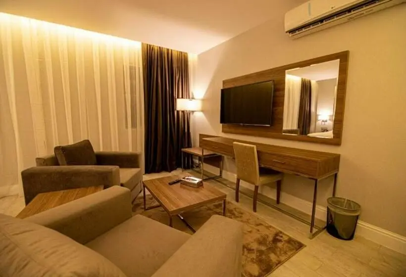 سوییت لوکس, قولدن سكوير طريق الرياض Golden Square Riyadh Road