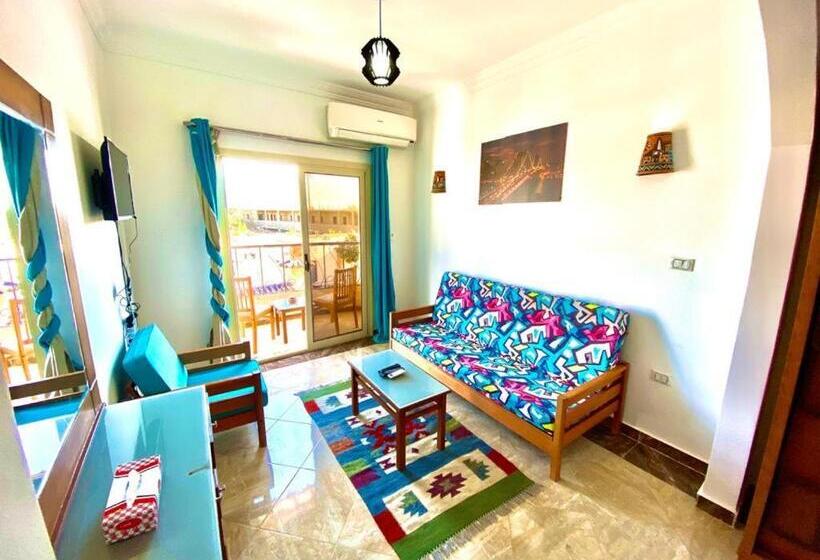 اتاق اجرایی سه نفره, Thecastle