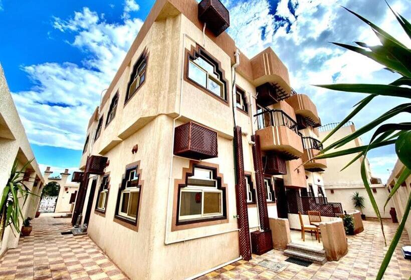 اتاق اجرایی سه نفره, Thecastle