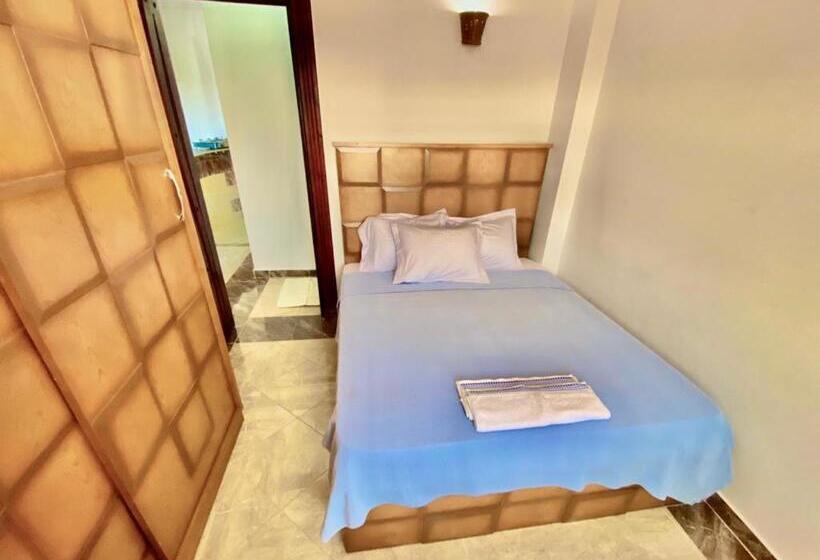 اتاق سوپریور خانوادگی, Thecastle