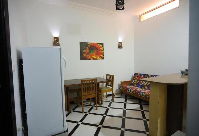 اتاق اجرایی, Thecastle