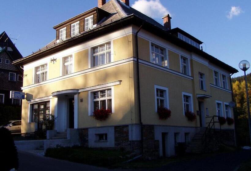 דירת חדר, Penzion Roko