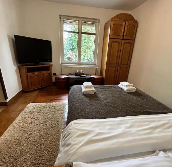 شقة غرفتين, Pensiunea Lorena