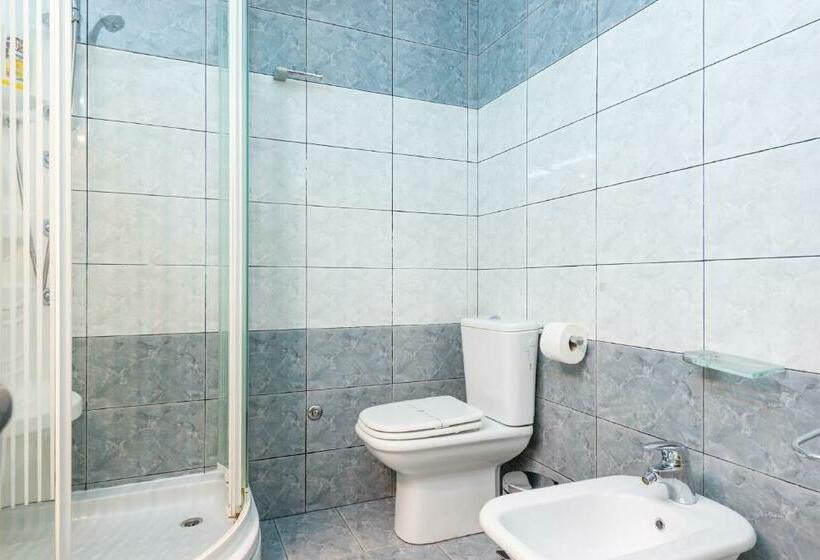 شقة غرفتين مطلة على البحر, Apartments And Room Lora