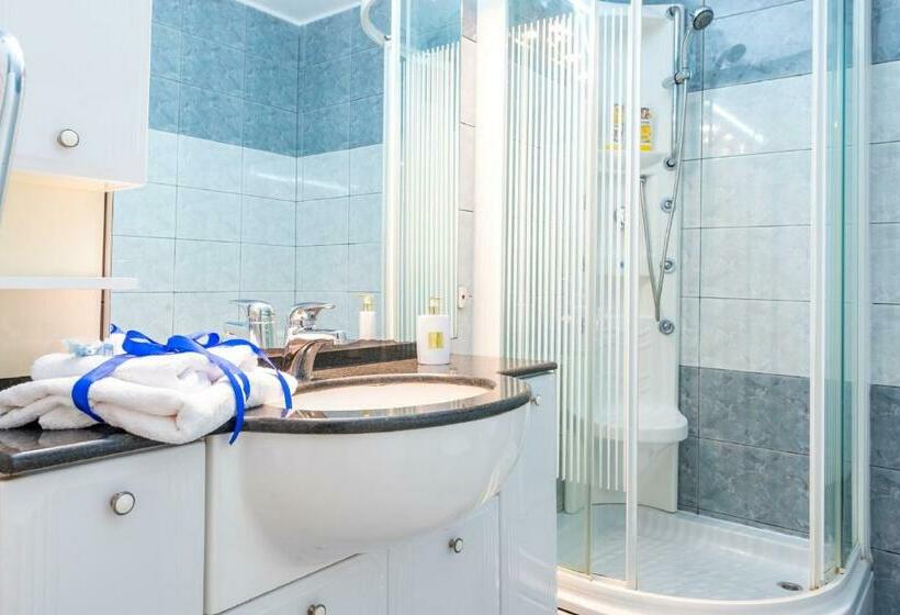 海の見える２ベッドルームアパートメント, Apartments And Room Lora