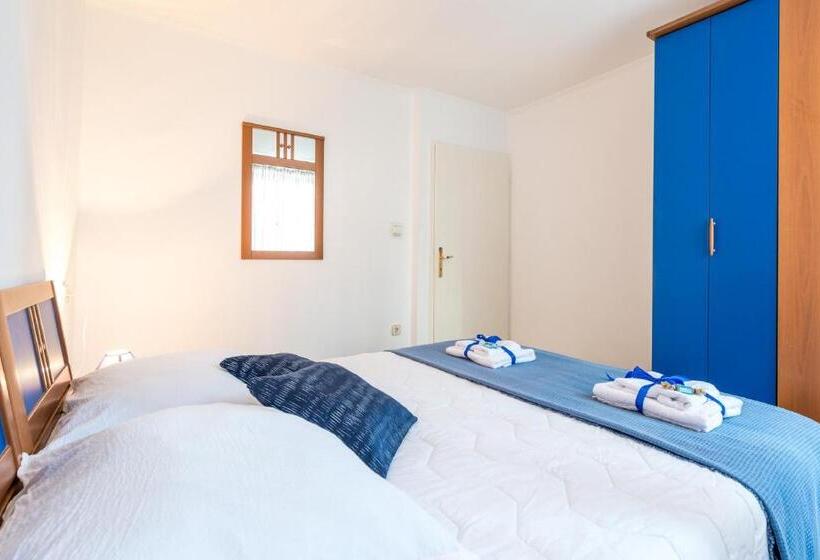شقة غرفتين مطلة على البحر, Apartments And Room Lora