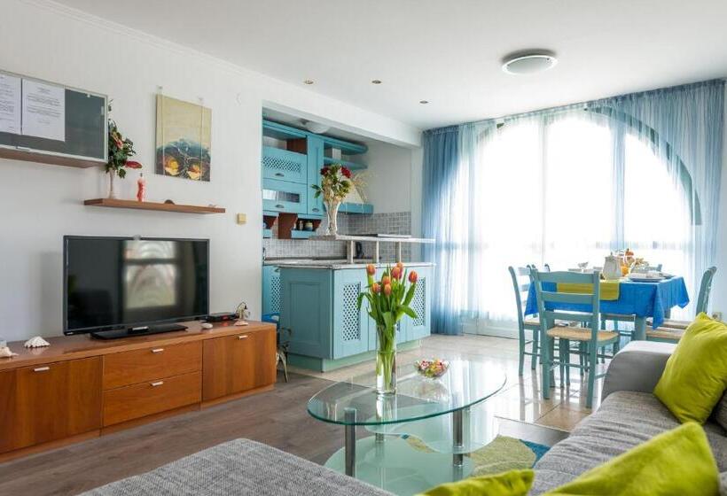 海の見える２ベッドルームアパートメント, Apartments And Room Lora