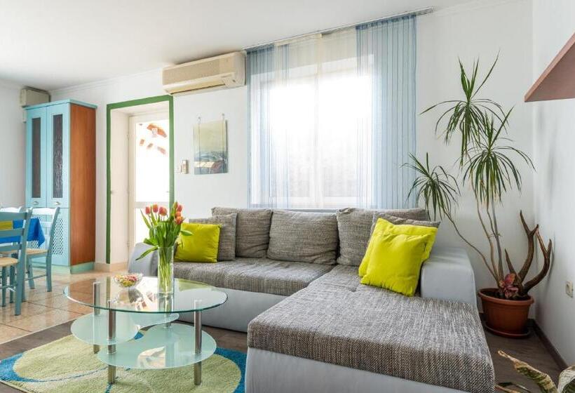 海の見える２ベッドルームアパートメント, Apartments And Room Lora