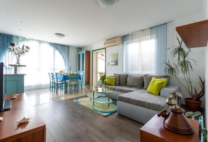 海の見える２ベッドルームアパートメント, Apartments And Room Lora