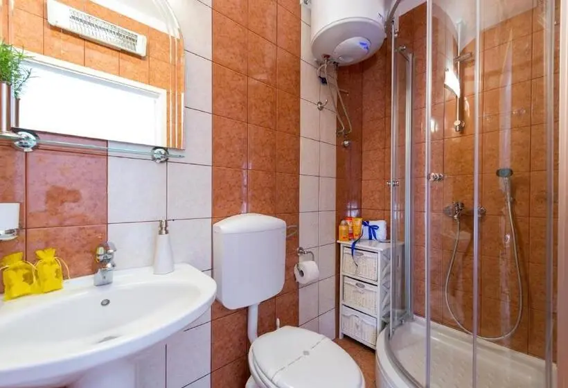 1 Bedroom Apartment with Terrace Sea View, Apartments And Room Lora