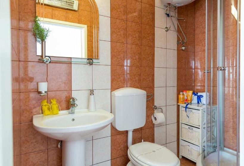 オーシャンビューのテラス付１ベッドルームアパート, Apartments And Room Lora