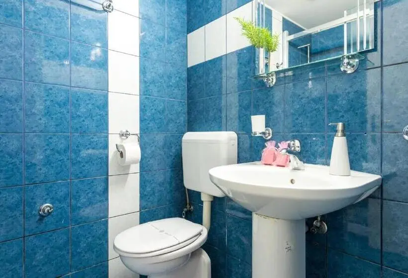 آپارتمان 1 خوابه با تراس, Apartments And Room Lora