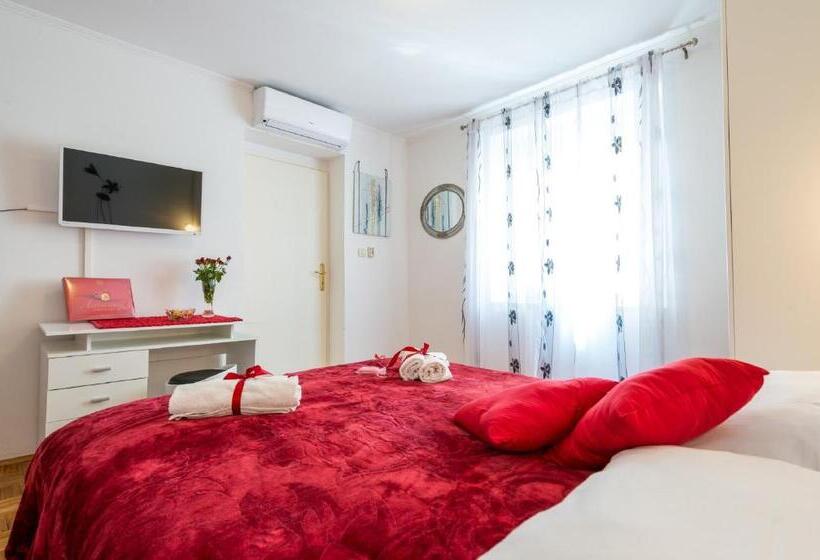 شقة غرفة واحدة مزودة بتراس, Apartments And Room Lora