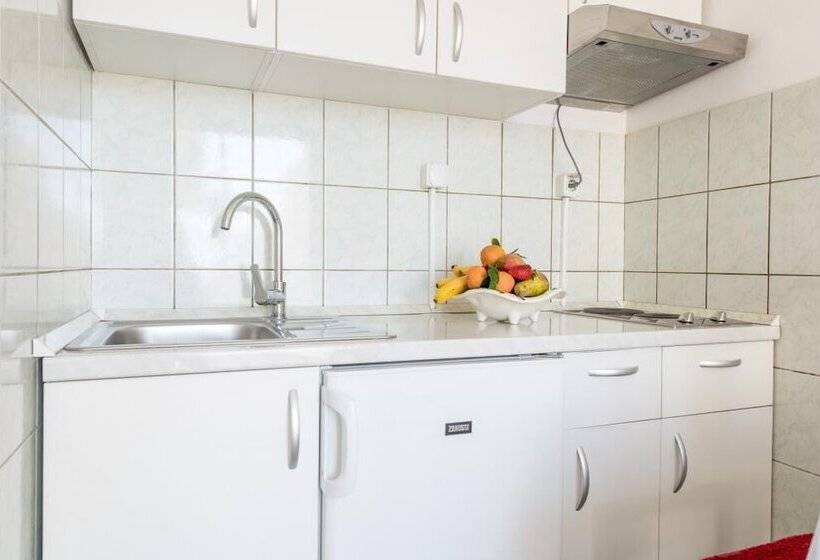 オーシャンビューのテラス付１ベッドルームアパート, Apartments And Room Lora