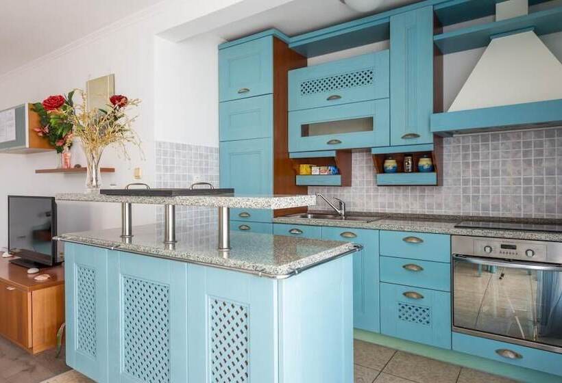 海の見える２ベッドルームアパートメント, Apartments And Room Lora