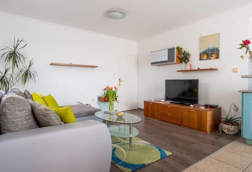 海の見える２ベッドルームアパートメント, Apartments And Room Lora