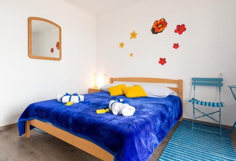 オーシャンビューのテラス付１ベッドルームアパート, Apartments And Room Lora