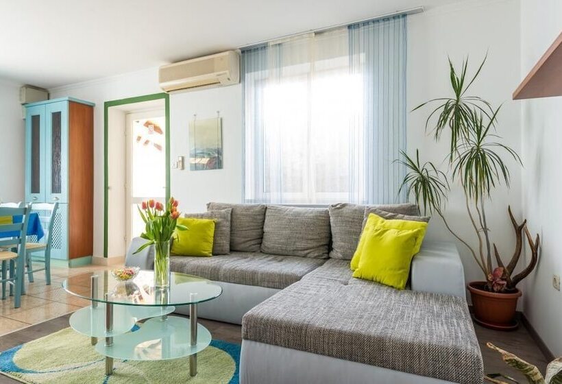 海の見える２ベッドルームアパートメント, Apartments And Room Lora