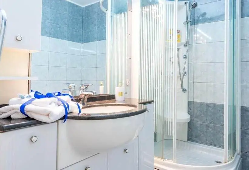آپارتمان 2 خوابه با چشم‌انداز دریا, Apartments And Room Lora