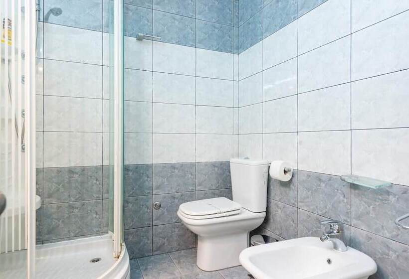 شقة غرفتين مطلة على البحر, Apartments And Room Lora