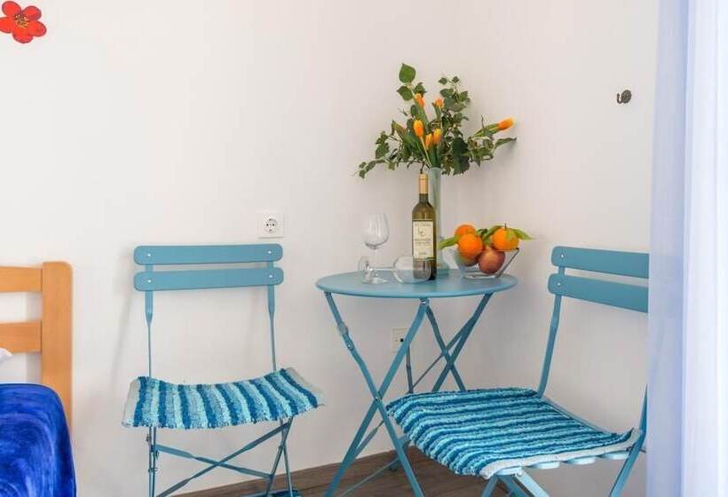 オーシャンビューのテラス付１ベッドルームアパート, Apartments And Room Lora