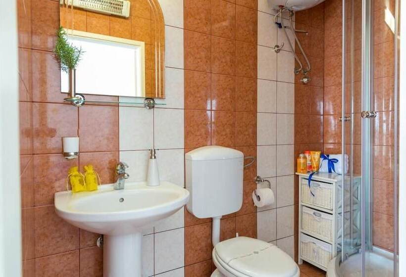 オーシャンビューのテラス付１ベッドルームアパート, Apartments And Room Lora