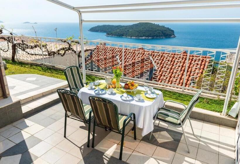 海の見える２ベッドルームアパートメント, Apartments And Room Lora